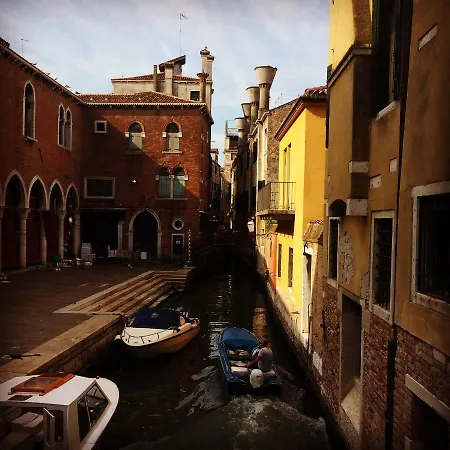 Venetian House شقة البندقية