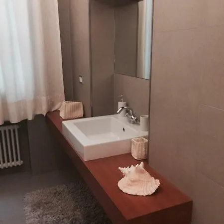 Venetian House Apartment *