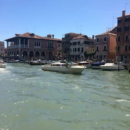 Venetian House Apartment *